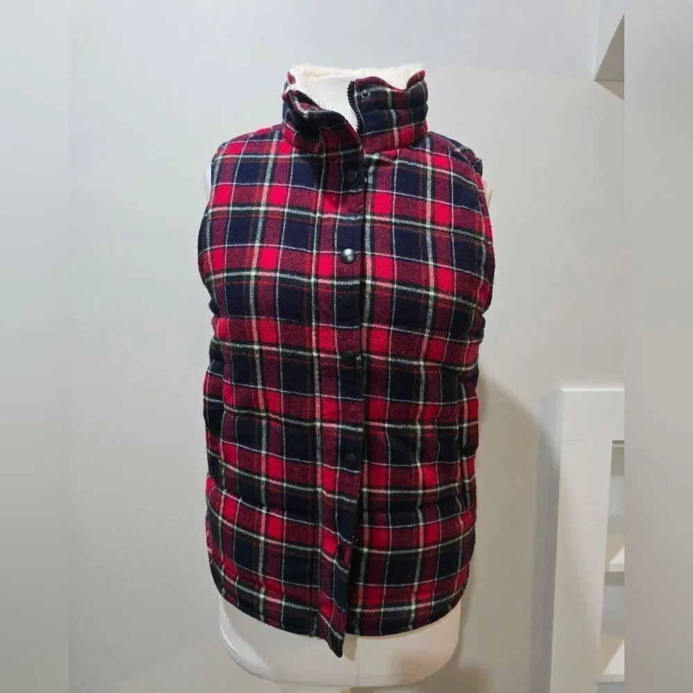 Skies Are Blue Cabin Fever Red & Navy Plaid Sherpa Lined Vest NWT Size Small